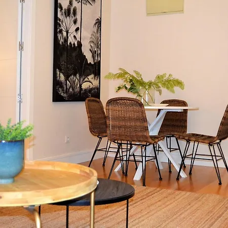 Coqueto Apartamento Junto A La Catedral De Malaga. *
